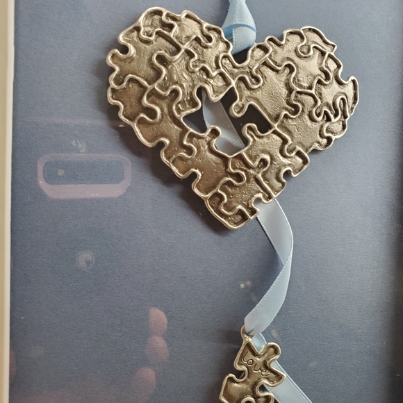 Connected by Love Puzzle heart  pewter wall plate frame By, Cynthia Webb (49)** - Picture 6 of 12